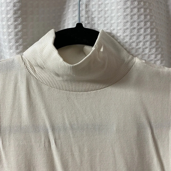 NWT LOFT Ribbed Mock Neck Shell 🚩 SOLD OUT COLOR - Picture 3 of 5